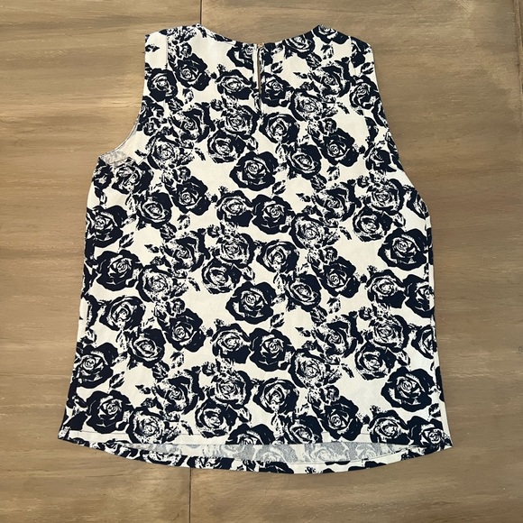 Katherine Barclay Sleeveless Blouse - Picture 4 of 5